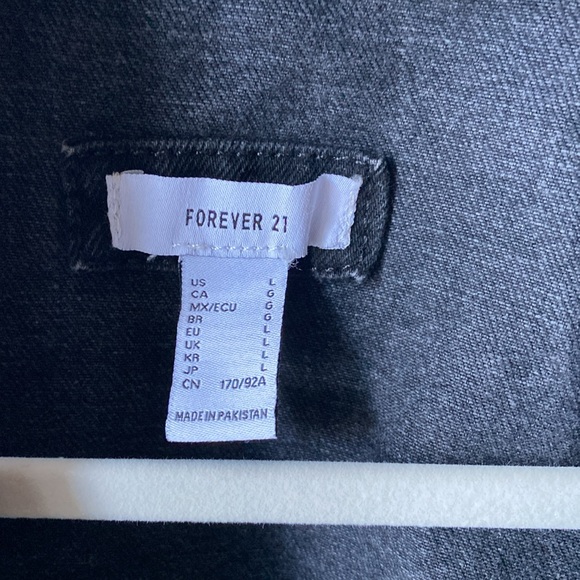 Distressed crop denim jacket - Picture 2 of 4